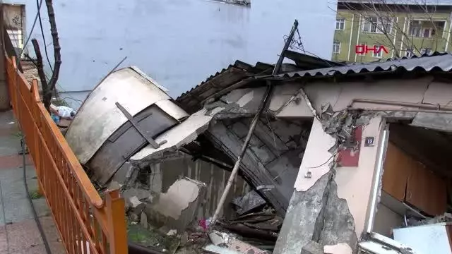 KAĞITHANE'DE METRUK GECEKONDUDA ÇÖKME -1 KAĞITHANE'DE METRUK GECEKONDUDA ÇÖKME -1