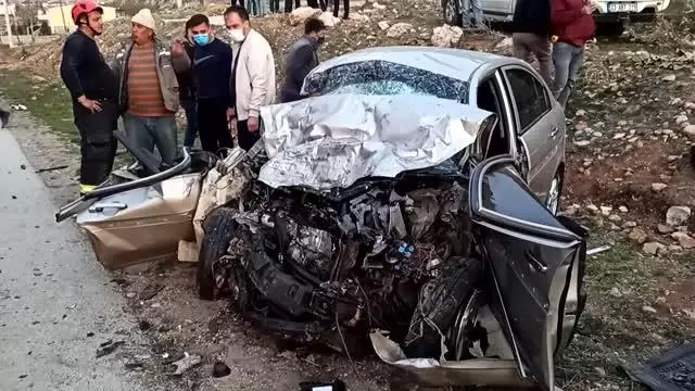 Son dakika... KAHRAMANMARAŞ - Ambulans ile otomobil çarpıştı: 3 ölü, 3 yaralı (2) Son dakika... KAHRAMANMARAŞ - Ambulans ile otomobil çarpıştı: 3 ölü, 3 yaralı (2)