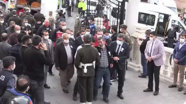 Son dakika haberleri! KAHRAMANMARAŞ - Şehit Piyade Uzman Onbaşı Ahmet Akdal'ın naaşı son yolculuğuna uğurlandı Son dakika haberleri! KAHRAMANMARAŞ - Şehit Piyade Uzman Onbaşı Ahmet Akdal'ın naaşı son yolculuğuna uğurlandı