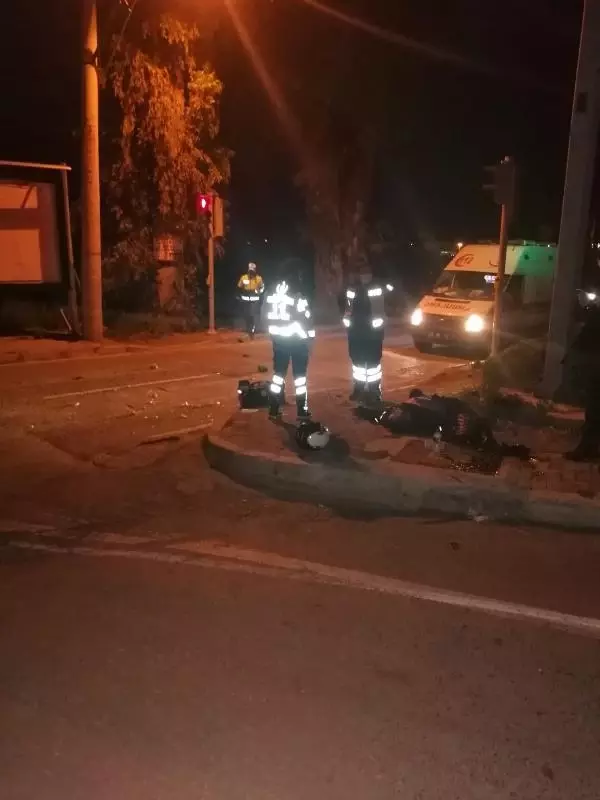 Son dakika: İzmir'de kaldırıma çarpan motosikletin sürücüsü hayatını kaybetti Son dakika: İzmir'de kaldırıma çarpan motosikletin sürücüsü hayatını kaybetti