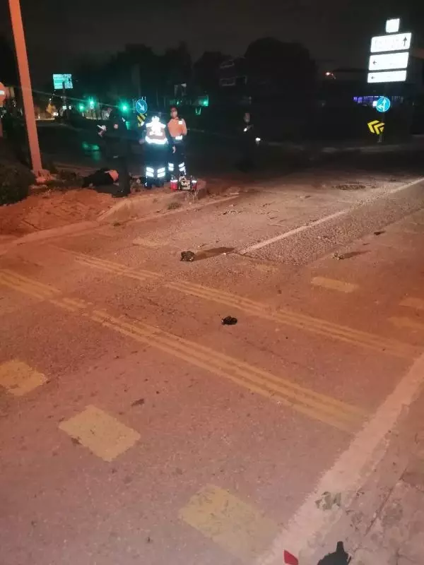 Son dakika: İzmir'de kaldırıma çarpan motosikletin sürücüsü hayatını kaybetti Son dakika: İzmir'de kaldırıma çarpan motosikletin sürücüsü hayatını kaybetti