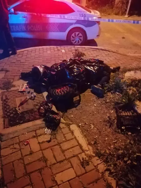 Son dakika: İzmir'de kaldırıma çarpan motosikletin sürücüsü hayatını kaybetti Son dakika: İzmir'de kaldırıma çarpan motosikletin sürücüsü hayatını kaybetti