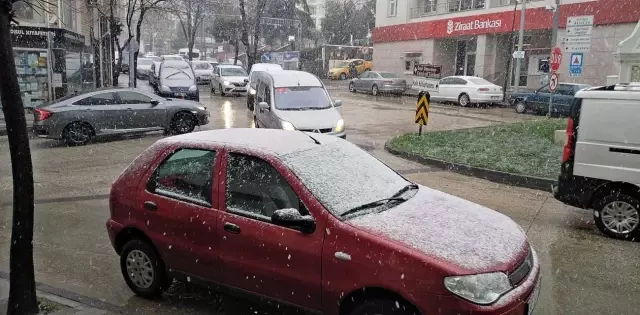 Kar yağışı İstanbul'un kapısına dayandı Kar yağışı İstanbul'un kapısına dayandı