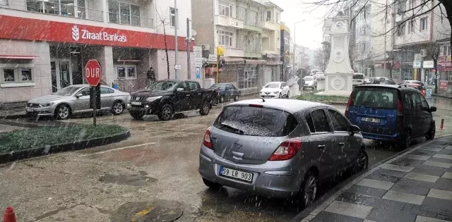 Kar yağışı İstanbul'un kapısına dayandı Kar yağışı İstanbul'un kapısına dayandı