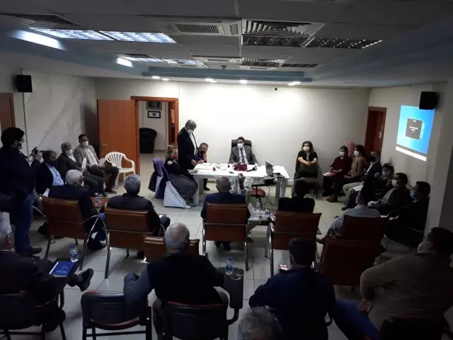 Karacasu'da AK Parti ve CHP'li Meclis üyeleri ittifak yaptı Karacasu'da AK Parti ve CHP'li Meclis üyeleri ittifak yaptı