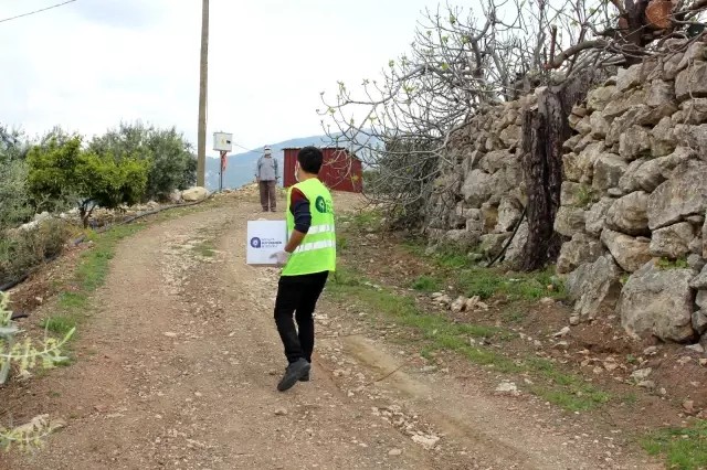 Karantina bölgesine gıda paketi yardımı Karantina bölgesine gıda paketi yardımı