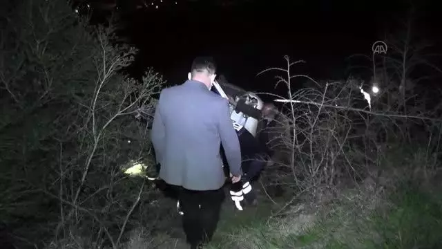 Son dakika haber! Karasu'da şarampole yuvarlanan otomobildeki biri çocuk 2 kişi yaralandı Son dakika haber! Karasu'da şarampole yuvarlanan otomobildeki biri çocuk 2 kişi yaralandı