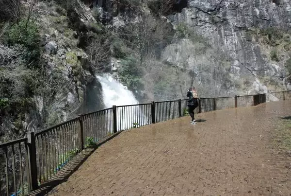Karlar eridi, Ulukaya Şelalesi coştu Karlar eridi, Ulukaya Şelalesi coştu