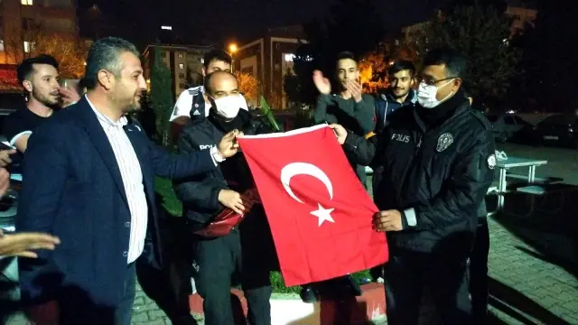 Son dakika! Kavga ihbarına giden polis ekiplerine sürpriz Son dakika! Kavga ihbarına giden polis ekiplerine sürpriz