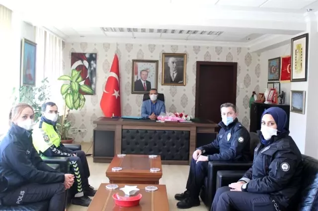 Kaymakam Çiçek: 'Korona virüs ile mücadelede polisimizin fedakârlığı takdire şayandır' Kaymakam Çiçek: 'Korona virüs ile mücadelede polisimizin fedakârlığı takdire şayandır'