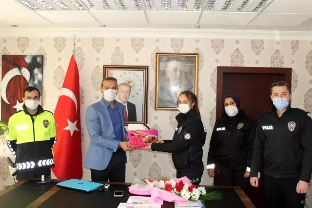 Kaymakam Çiçek: 'Korona virüs ile mücadelede polisimizin fedakârlığı takdire şayandır' Kaymakam Çiçek: 'Korona virüs ile mücadelede polisimizin fedakârlığı takdire şayandır'