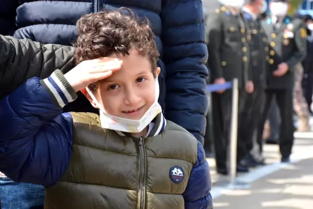 Kayra'dan şehit babasına asker selamı Kayra'dan şehit babasına asker selamı