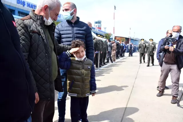 Kayra'dan şehit babasına asker selamı Kayra'dan şehit babasına asker selamı