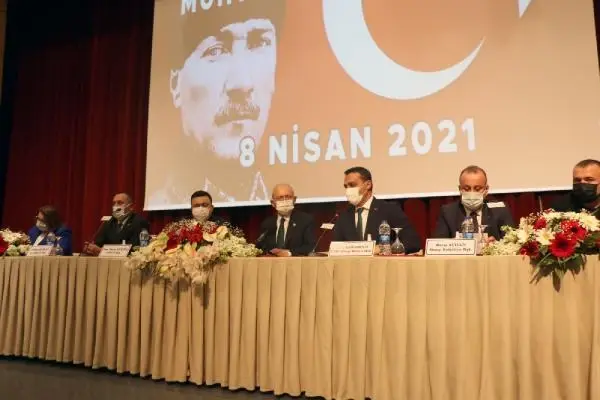 KILIÇDAROĞLU, MUHTARLARLA BİR ARAYA GELDİ KILIÇDAROĞLU, MUHTARLARLA BİR ARAYA GELDİ