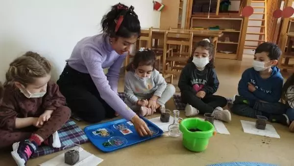 'KIR ÇİÇEKLERİ' PROJESİ HAYATLARINA DOKUNDU 'KIR ÇİÇEKLERİ' PROJESİ HAYATLARINA DOKUNDU