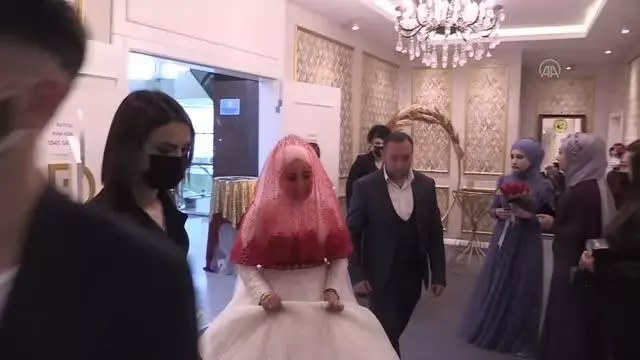 KIRIKKALE - KKTC'de görevli asker, Kırıkkale'deki düğününe 'çevrim içi' katıldı KIRIKKALE - KKTC'de görevli asker, Kırıkkale'deki düğününe 'çevrim içi' katıldı