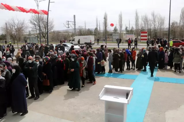 Son dakika haberi: Kırmızı kategorideki Sivas'ta market indirimi Covid-19'u unutturdu, Valilik kararı ile market kapatıldı Son dakika haberi: Kırmızı kategorideki Sivas'ta market indirimi Covid-19'u unutturdu, Valilik kararı ile market kapatıldı