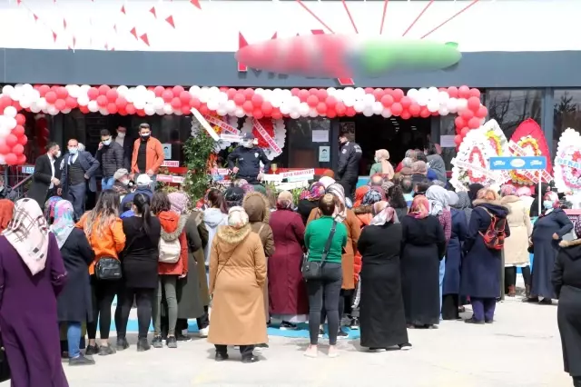 Son dakika haberi: Kırmızı kategorideki Sivas'ta market indirimi Covid-19'u unutturdu, Valilik kararı ile market kapatıldı Son dakika haberi: Kırmızı kategorideki Sivas'ta market indirimi Covid-19'u unutturdu, Valilik kararı ile market kapatıldı