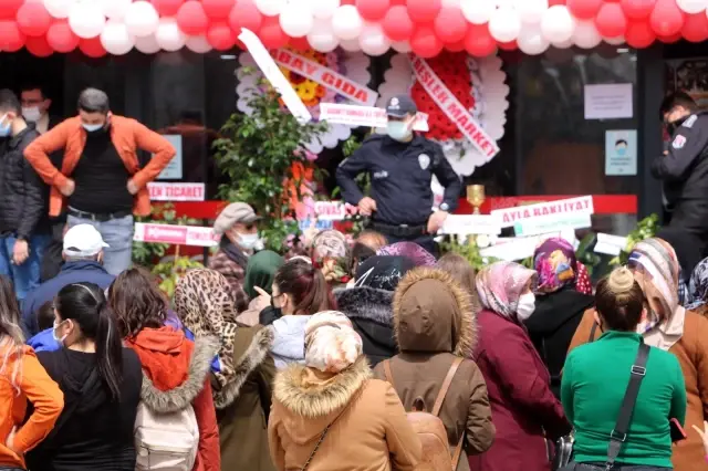 Son dakika haberi: Kırmızı kategorideki Sivas'ta market indirimi Covid-19'u unutturdu, Valilik kararı ile market kapatıldı Son dakika haberi: Kırmızı kategorideki Sivas'ta market indirimi Covid-19'u unutturdu, Valilik kararı ile market kapatıldı