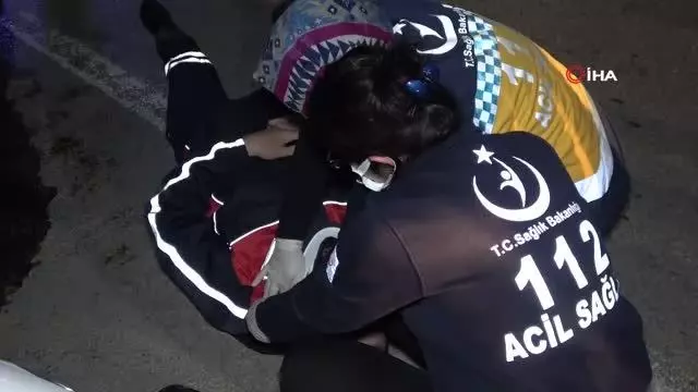 Kısıtlama saatinde motokuryeler çarpıştı: 1 yaralı Kısıtlama saatinde motokuryeler çarpıştı: 1 yaralı