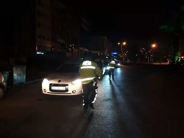 Son dakika haberleri | Kısıtlamaya uymayan sürücülere ceza kesildi Son dakika haberleri | Kısıtlamaya uymayan sürücülere ceza kesildi