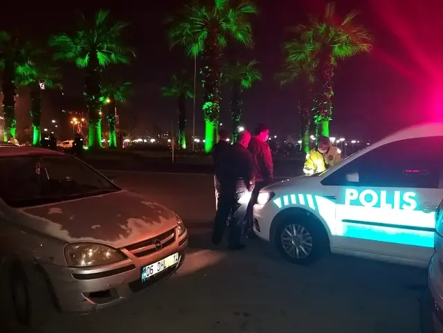 Son dakika haberleri | Kısıtlamaya uymayan sürücülere ceza kesildi Son dakika haberleri | Kısıtlamaya uymayan sürücülere ceza kesildi