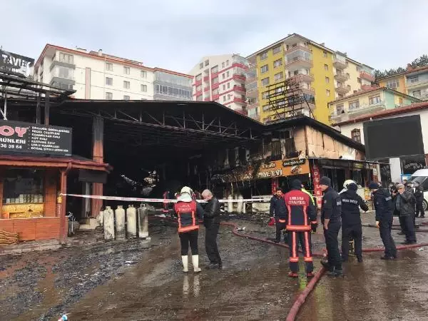 ANKARA Kızılcahamam'daki çarşıda 20 iş yeri yandı ANKARA Kızılcahamam'daki çarşıda 20 iş yeri yandı