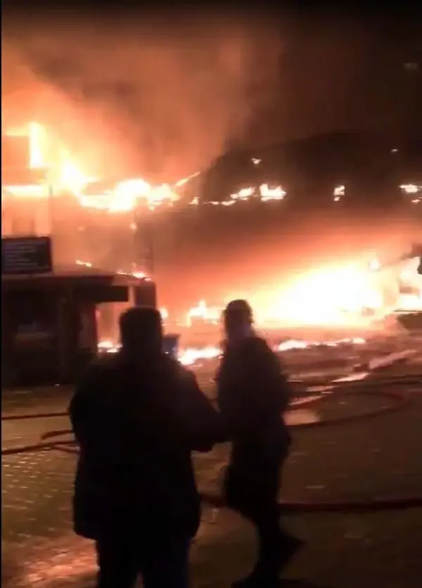 ANKARA Kızılcahamam'daki çarşıda 20 iş yeri yandı ANKARA Kızılcahamam'daki çarşıda 20 iş yeri yandı