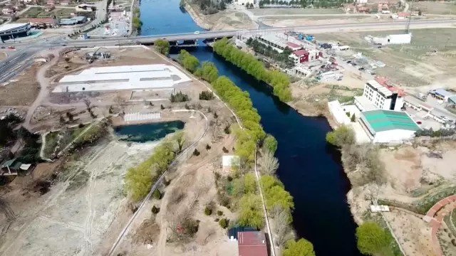 Kızılırmak Nehri üzerine 67 milyon liralık 'Millet Bahçesi' inşa ediliyor Kızılırmak Nehri üzerine 67 milyon liralık 'Millet Bahçesi' inşa ediliyor