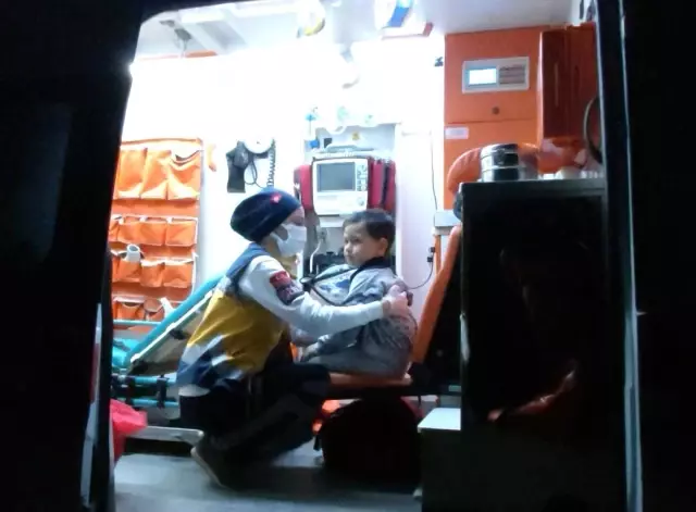 Kontrolden çıkan otomobil taklalar atarak şarampole uçtu Kontrolden çıkan otomobil taklalar atarak şarampole uçtu