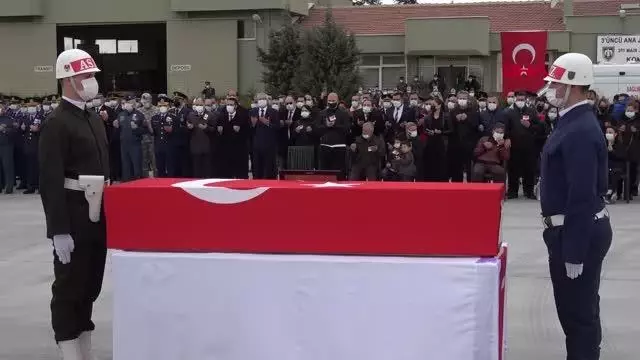 KONYA TÜRK YILDIZLARI'NIN ŞEHİT PİLOTU, MEMLEKETİNE UĞURLANDI KONYA TÜRK YILDIZLARI'NIN ŞEHİT PİLOTU, MEMLEKETİNE UĞURLANDI
