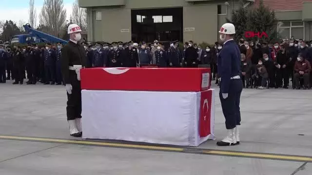 KONYA TÜRK YILDIZLARI'NIN ŞEHİT PİLOTU, MEMLEKETİNE UĞURLANDI KONYA TÜRK YILDIZLARI'NIN ŞEHİT PİLOTU, MEMLEKETİNE UĞURLANDI