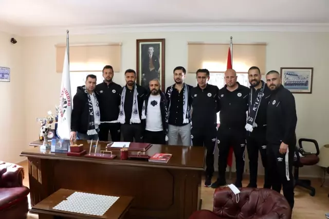 Son dakika haberi! Kuşadası Gençlikspor'da yeni transferler imza attı Son dakika haberi! Kuşadası Gençlikspor'da yeni transferler imza attı