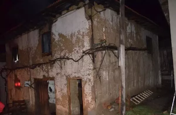 Son Dakika | Kütahya'da ev yangını; 83 yaşındaki kadın öldü Son Dakika | Kütahya'da ev yangını; 83 yaşındaki kadın öldü