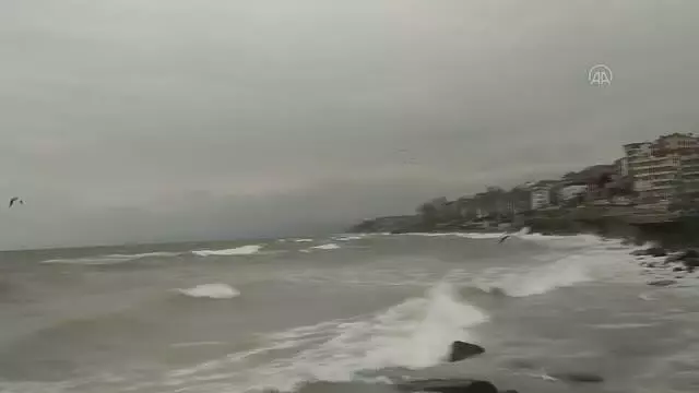 Kuvvetli rüzgarda 4 metrelik dalgalar oluştu Kuvvetli rüzgarda 4 metrelik dalgalar oluştu