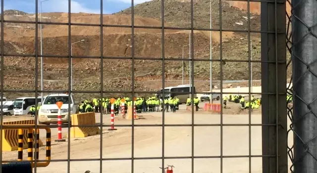 Maden işçileri iş bırakma eyleminin 4.gününde Maden işçileri iş bırakma eyleminin 4.gününde