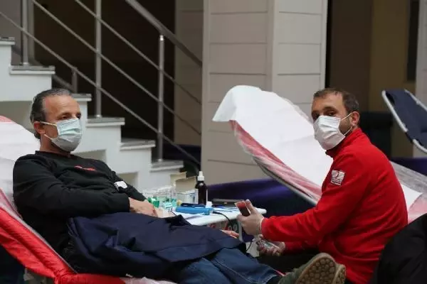 SPOR Marmara Üniversitesi'nin 6 ilçeyi kapsayan 'Kan Bağışı Kampanyası'na futbol camiasından destek SPOR Marmara Üniversitesi'nin 6 ilçeyi kapsayan 'Kan Bağışı Kampanyası'na futbol camiasından destek