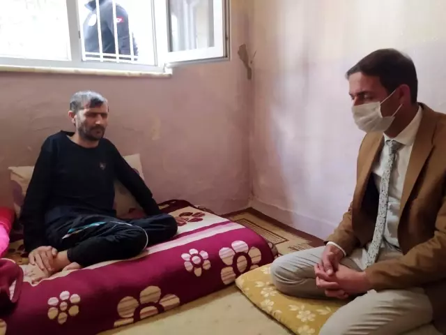 Son dakika... MHP Diyarbakır İl Başkanı Kayaalp, sağlık sorunları olan vatandaşla bir araya geldi Son dakika... MHP Diyarbakır İl Başkanı Kayaalp, sağlık sorunları olan vatandaşla bir araya geldi