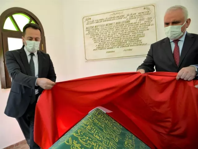 Milli Mücadele şehidi Müftü Mehmet Nuri Efendi kabri başında anıldı Milli Mücadele şehidi Müftü Mehmet Nuri Efendi kabri başında anıldı