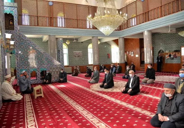 Milli Mücadele şehidi Müftü Mehmet Nuri Efendi kabri başında anıldı Milli Mücadele şehidi Müftü Mehmet Nuri Efendi kabri başında anıldı