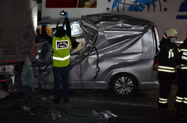 Son dakika! Ereğli'de minibüs tıra arkadan çarptı: 1 ölü Son dakika! Ereğli'de minibüs tıra arkadan çarptı: 1 ölü