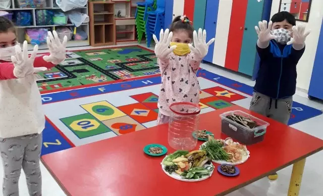 Miniklere geri dönüşüm eğitimi Miniklere geri dönüşüm eğitimi