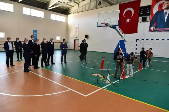 Miryokefalon Zaferi'nin kazanıldığı toprakların çocukları okçuluk öğreniyor Miryokefalon Zaferi'nin kazanıldığı toprakların çocukları okçuluk öğreniyor