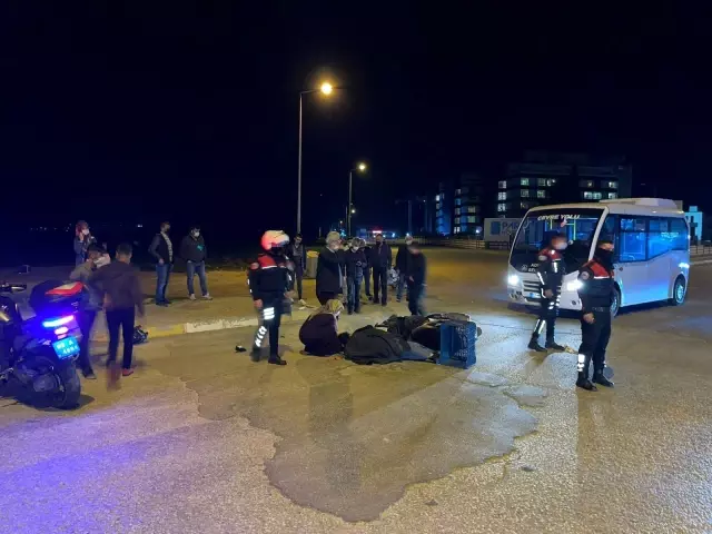 Otomobil ile motosiklet çarpıştı: 2 yaralı Otomobil ile motosiklet çarpıştı: 2 yaralı