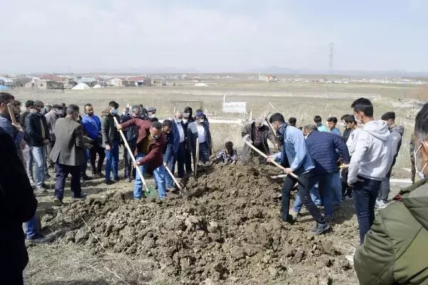 Murat Nehri'nde cansız bedeni bulunan Zeynel, toprağa verildi Murat Nehri'nde cansız bedeni bulunan Zeynel, toprağa verildi