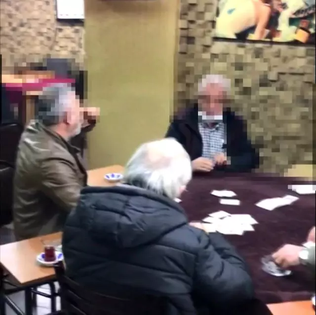 Son dakika haberi: Ne virüse ne polise aldırdılar Son dakika haberi: Ne virüse ne polise aldırdılar