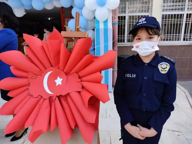 Öğrenciler polis haftasını kutladı Öğrenciler polis haftasını kutladı