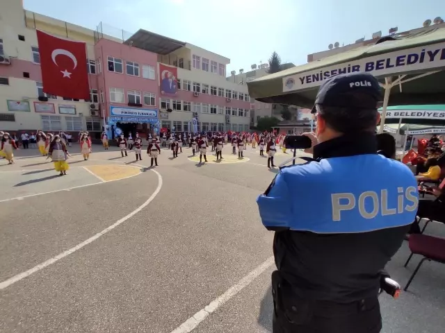 Öğrenciler polis haftasını kutladı Öğrenciler polis haftasını kutladı