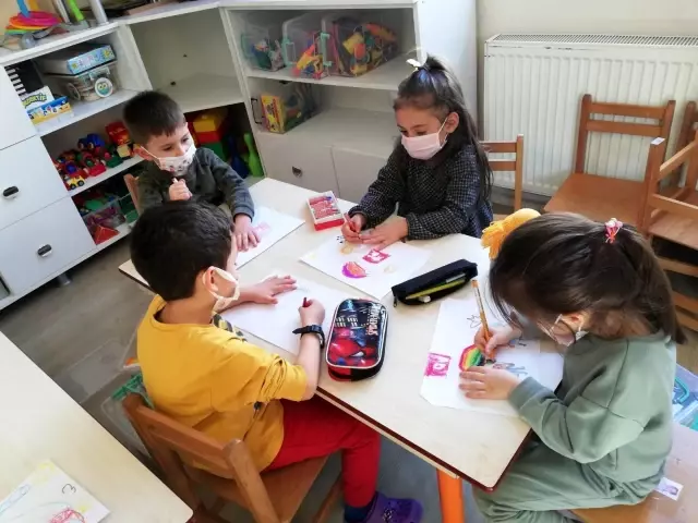 Öğrenciler yaptıkları resimleri gönderdi Öğrenciler yaptıkları resimleri gönderdi