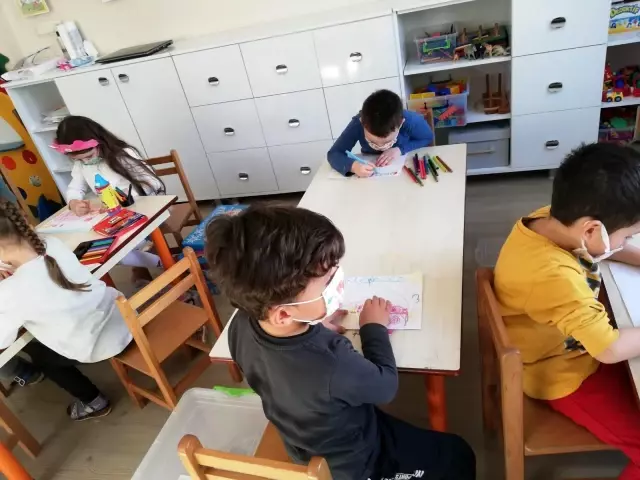 Öğrenciler yaptıkları resimleri gönderdi Öğrenciler yaptıkları resimleri gönderdi